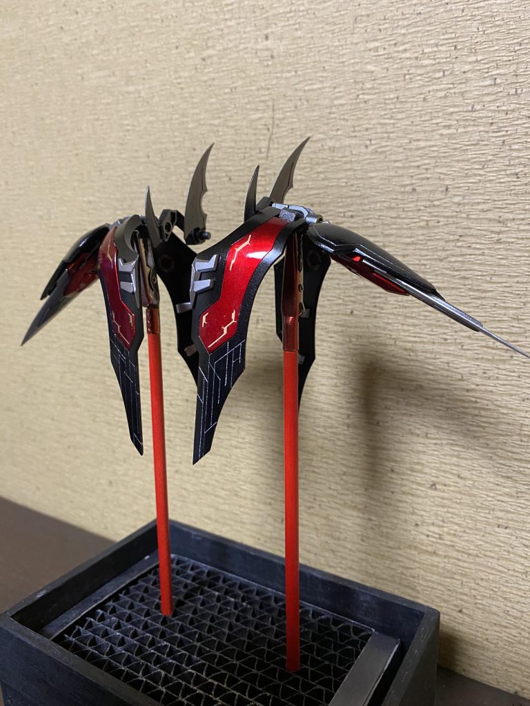 ★アクティブクローク★スジボリデザインはGUNSTA投稿モデラーの方を参考にさせていただきました✨ カッコいいデザインありがとうございました(*Ü*)ﻌﻌﻌ♥アルティメットブラック&ラフシルバー少々の表面塗装にほんのりパールホワイトをのせてます🎨 