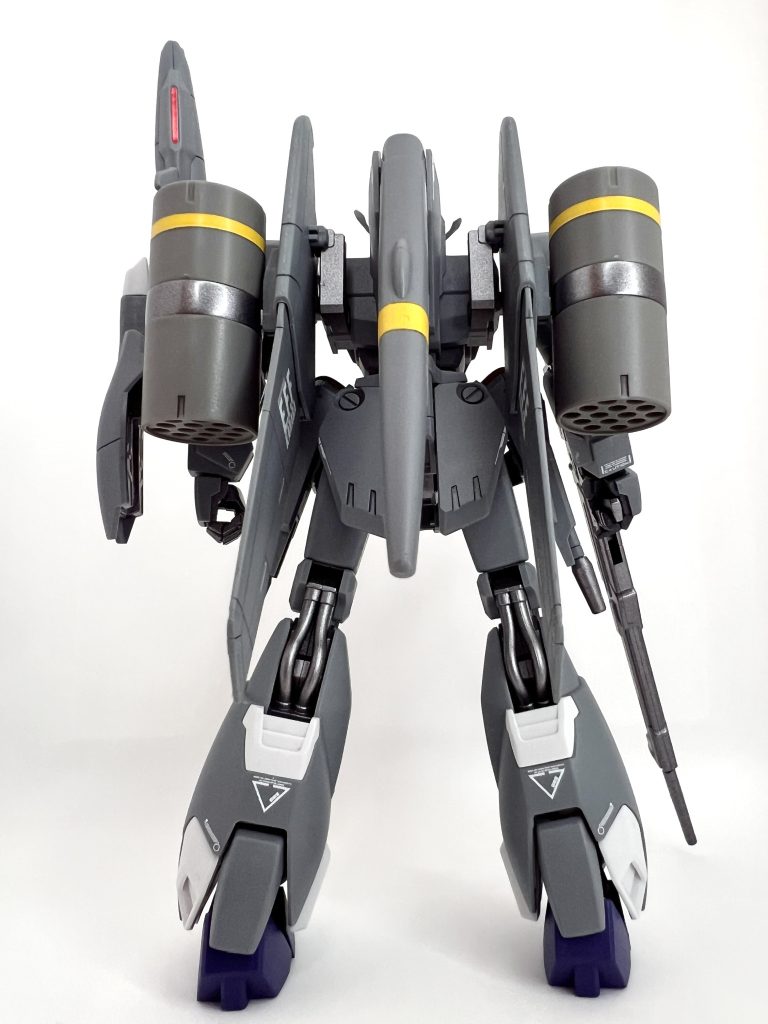 ミサイルポットの接続部分は形が合わないのでデザインナイフとヤスリで形状を変更、重さでへたることもなくしっかり繋がりました。