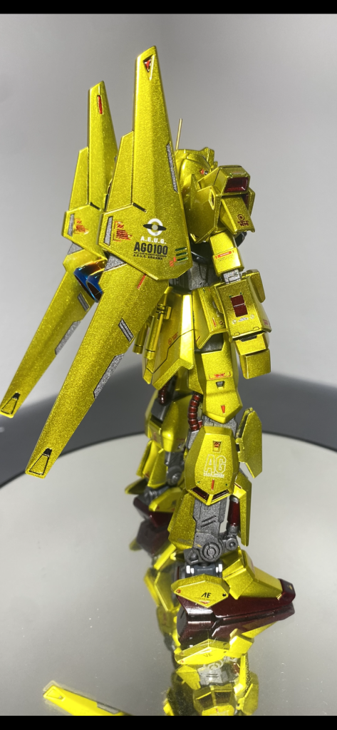 背部バインダーの内側の上端の赤い線は、勉強の時に使う赤い透明なシートを細切りにしました。