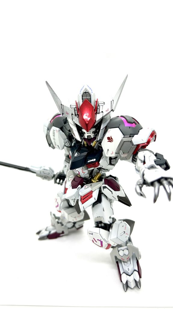 刀を構えたポージングです！色々なところをグレーで塗装しました！