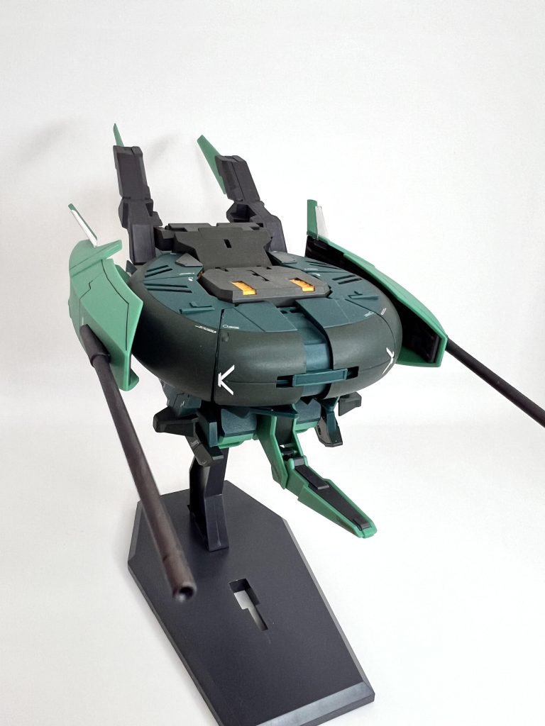 グリーンは成形色とは違う濃緑で塗り分けしました。