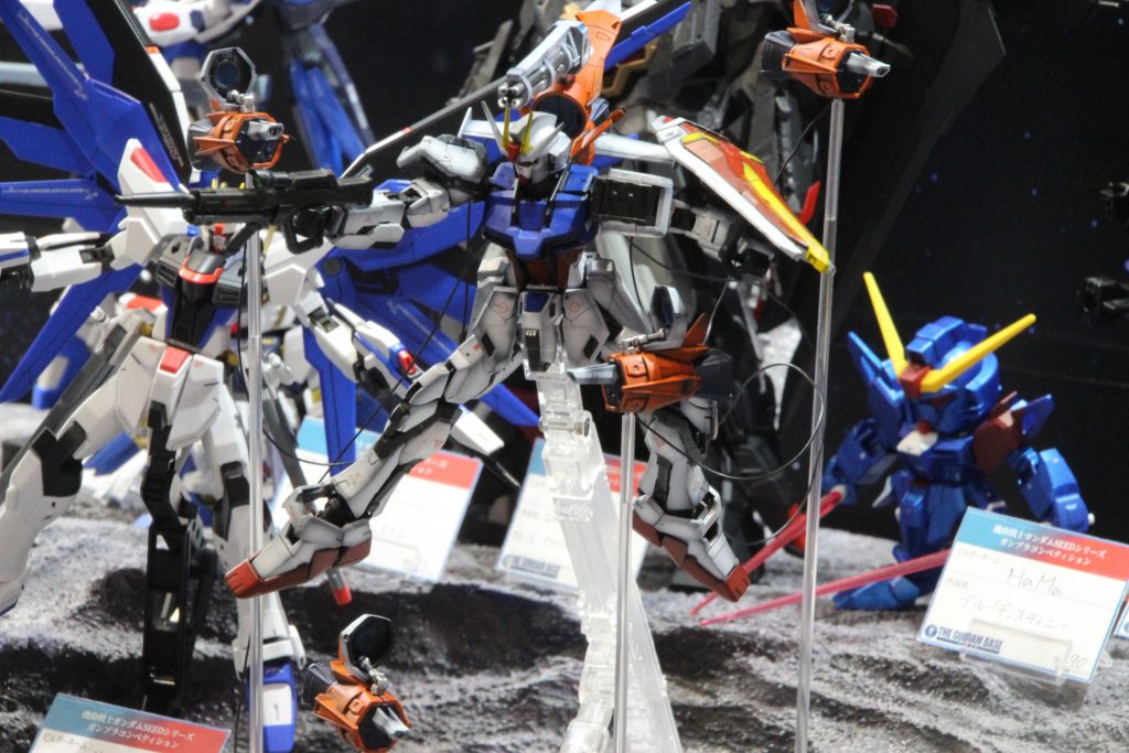 現在(2024/1/20)ガンダムベース東京にて展示中です、立ち寄った際は見てやって下さい(・∀・)