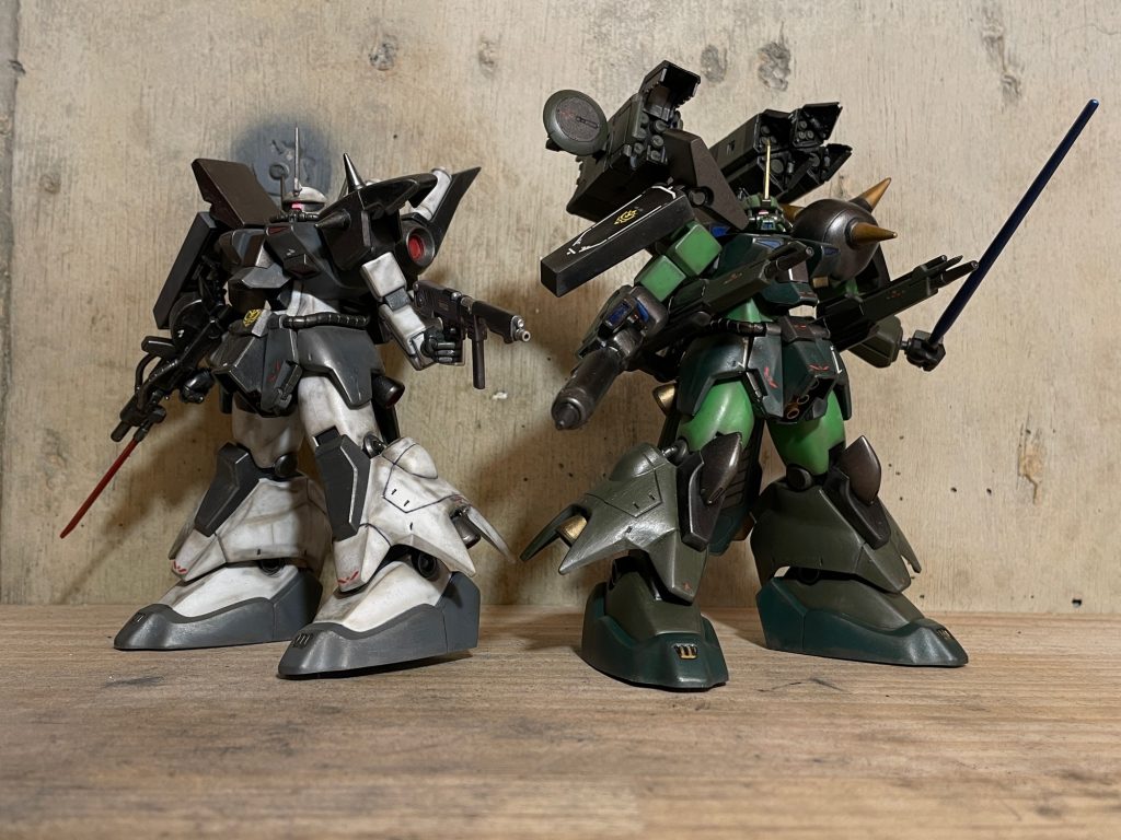 一緒に作ったザクIIIと記念撮影。