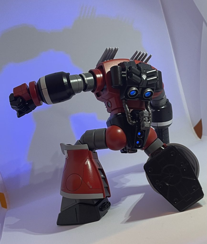 背中のバーニアにはガイアノーツのアルティメットブラックを下地に 内部はシルバーで塗装蛍光ブルーによりスラスターの噴射をさいげんしております!