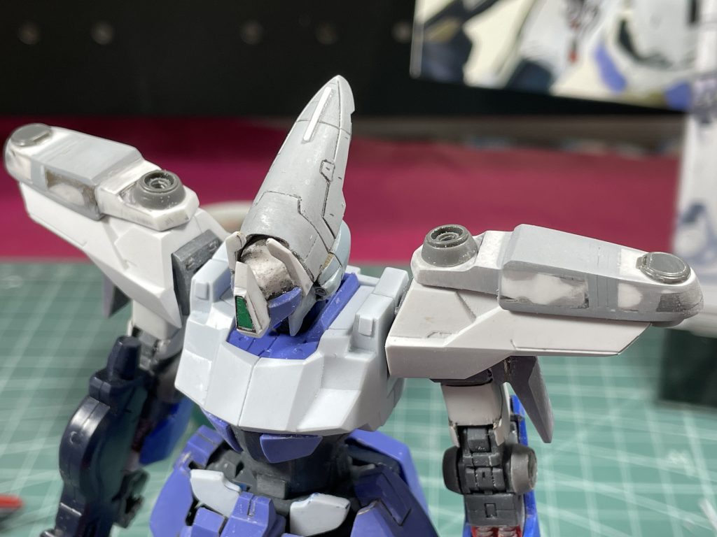 肩アーマーは、プラ板で構成。