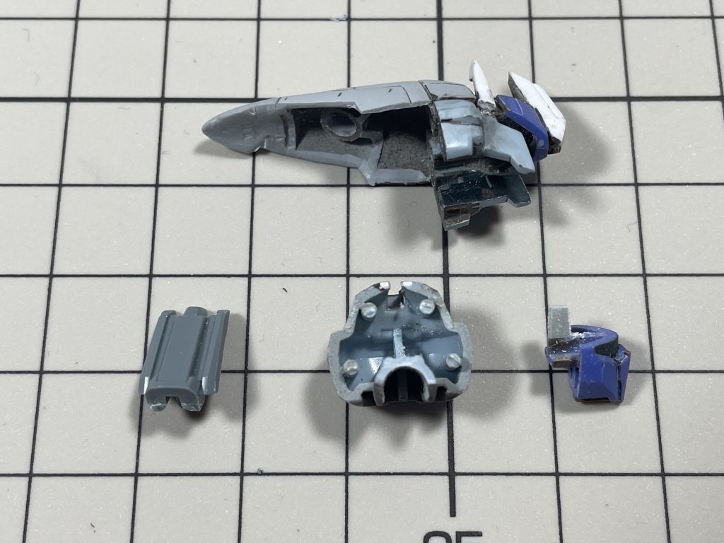 頭部はライトニングガンダム、ビルダーズパーツをベースに構築。