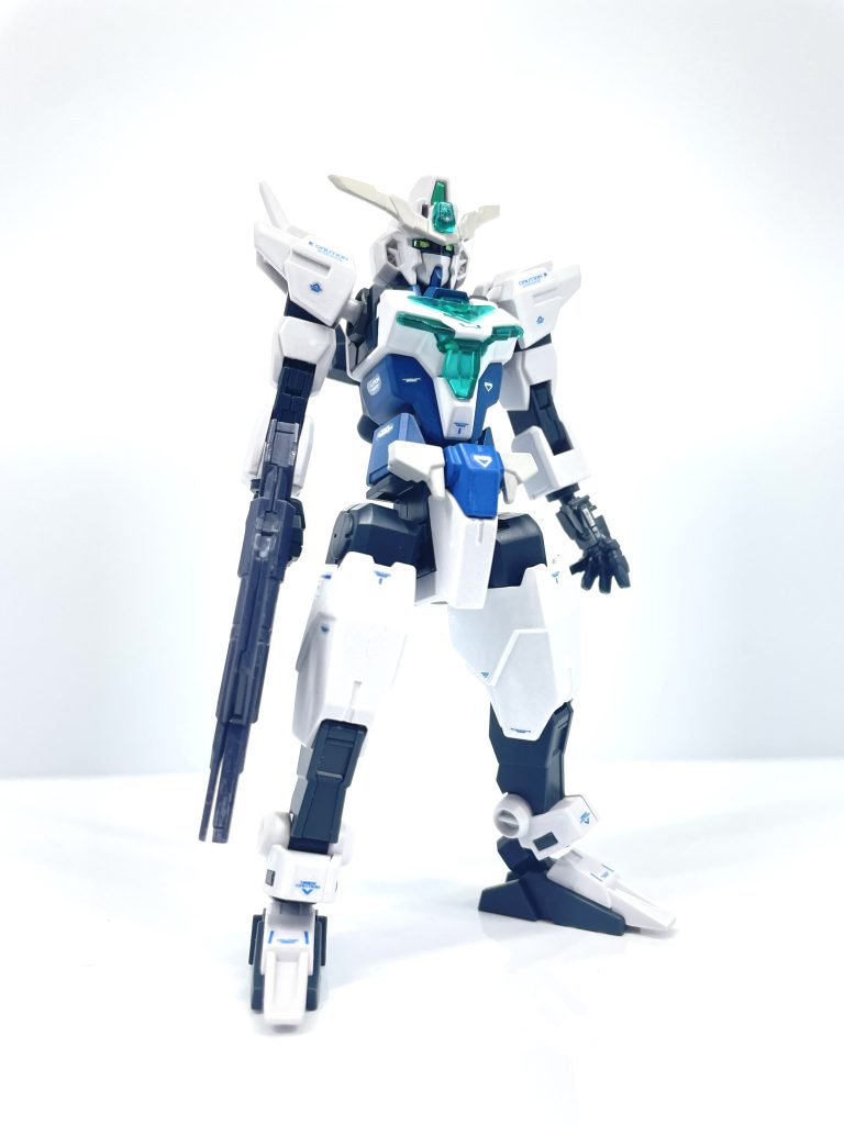 ・前部まず本体のコアガンダム2特にこれといった改造は施しておりませんがブレードアンテナの形状変更と胴体の延長をしております。