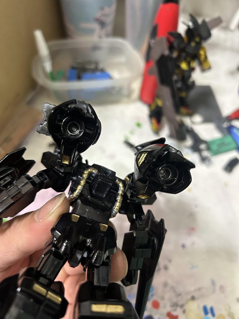 足の付け根のとこにスラスターを取り付けしました。