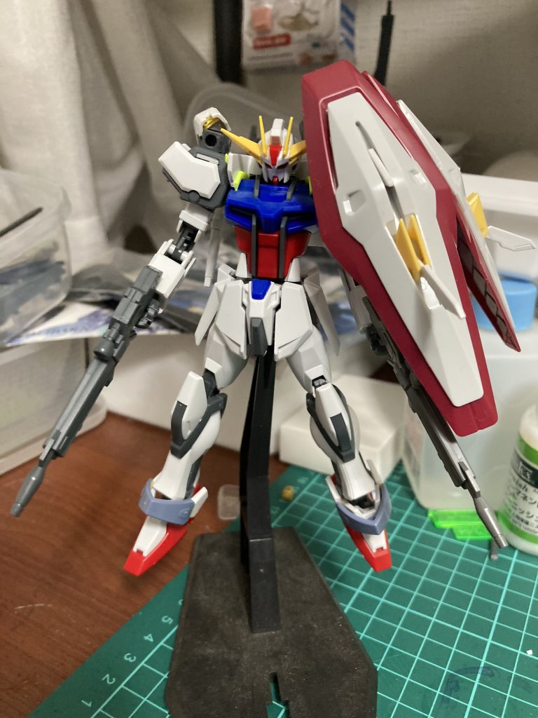 形は割りとすぐ決まりました。EGの出来よすぎるせいで工作箇所はストライカーがほとんど。