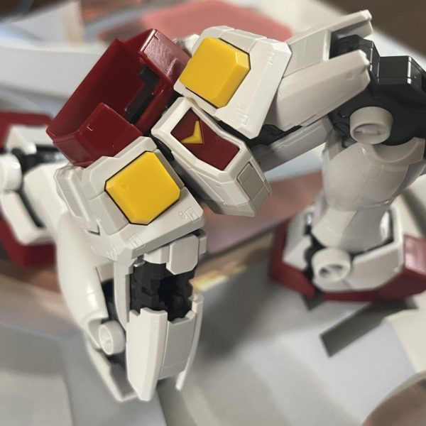 簡単フィニッシュしようと思って積んでいたRGガンダム製作中のユニコーンの塗装は、とりあえずサイコフレームの下地にするシルバーとゴールドにするパーツを塗装したけど、ヤスリ掛けにモチベーションを奪われそうだったので、また一旦こっちに避難ということで…笑RGバッジも欲しいので、5体は投稿したい所存！という事でやっていきます！（2枚目）