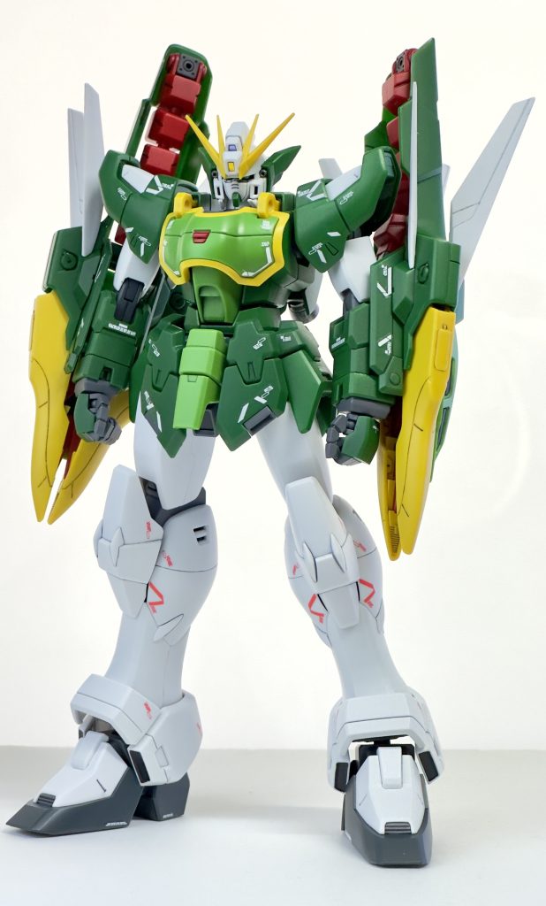 ガンダムW登場のガンダムたちの中でも一番テレビ版からシルエットが変わったナタク。シンプルでスッキリしてデザインなんですが、胴体に対して足が長めなのがW系独特のシルエットで好きですね。