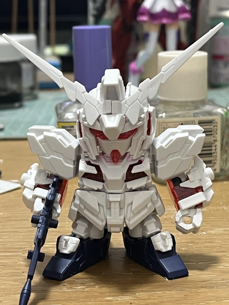 最初期、頭を幅増し、胴、腕、脚を縮めてバランスを確認。顔がイケメンすぎて違和感。