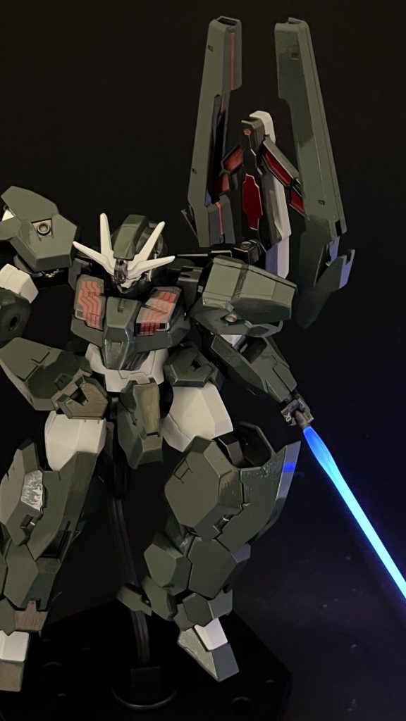 サーベルに蛍光エナメルは毎回やります。カッコいいので。