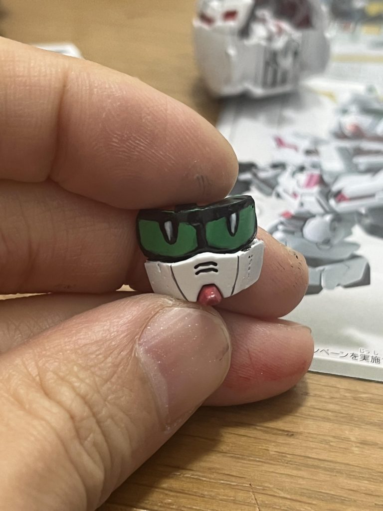 お顔がよく見える画像。