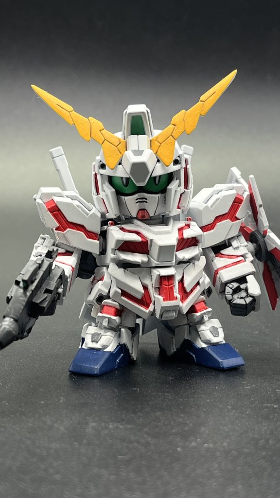 目が影になってなかなか上手く撮れませんが、手描きにて瞳有りとしました。やっぱ僕ら世代のSDは瞳有り。