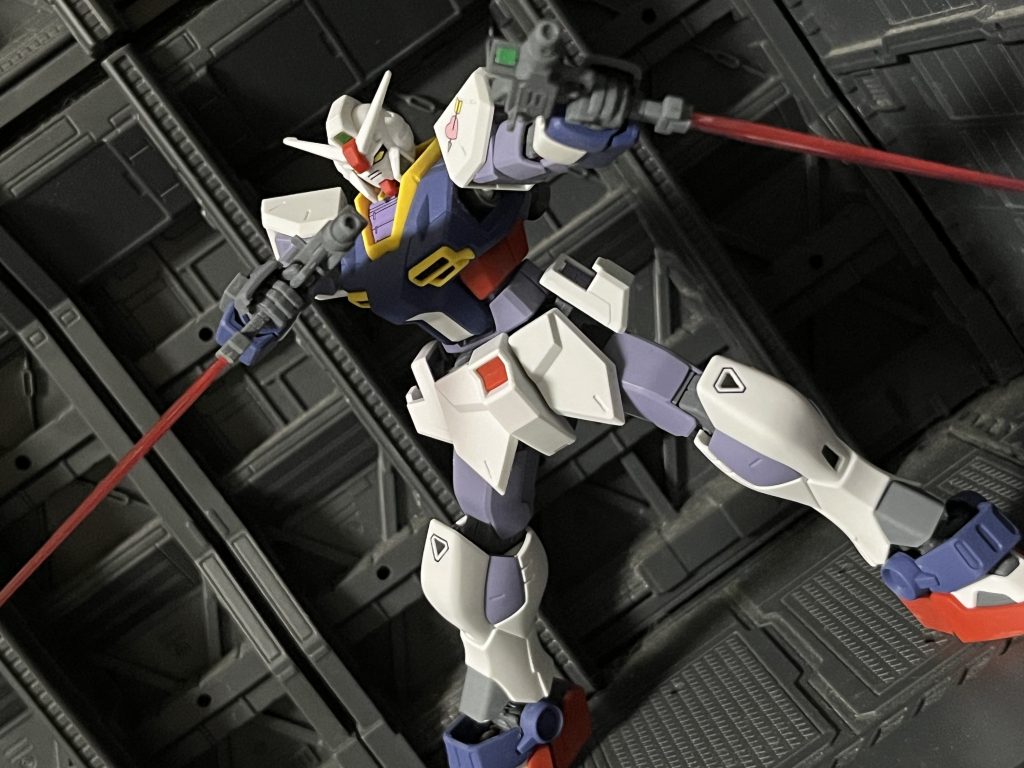 キットカラー非常に可動域が広くポージングが決まればだいぶかっこいいb素立ちの方が難しいかも