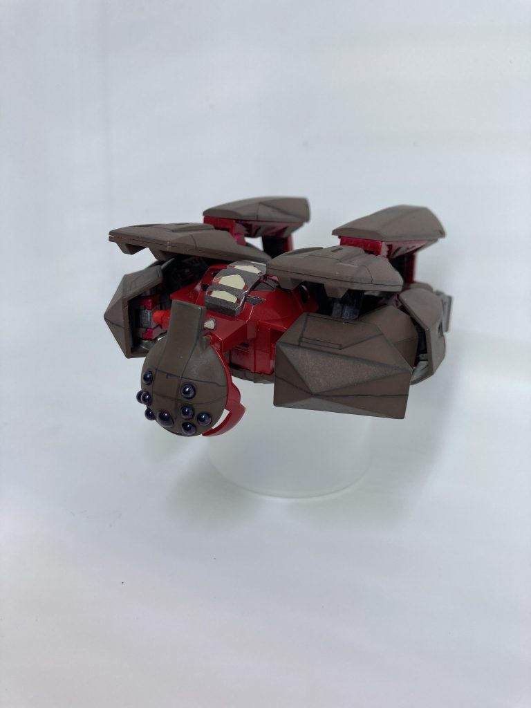 飛行形態です、フラットは他の可変MSには無い独特の形状で気に入ってます。