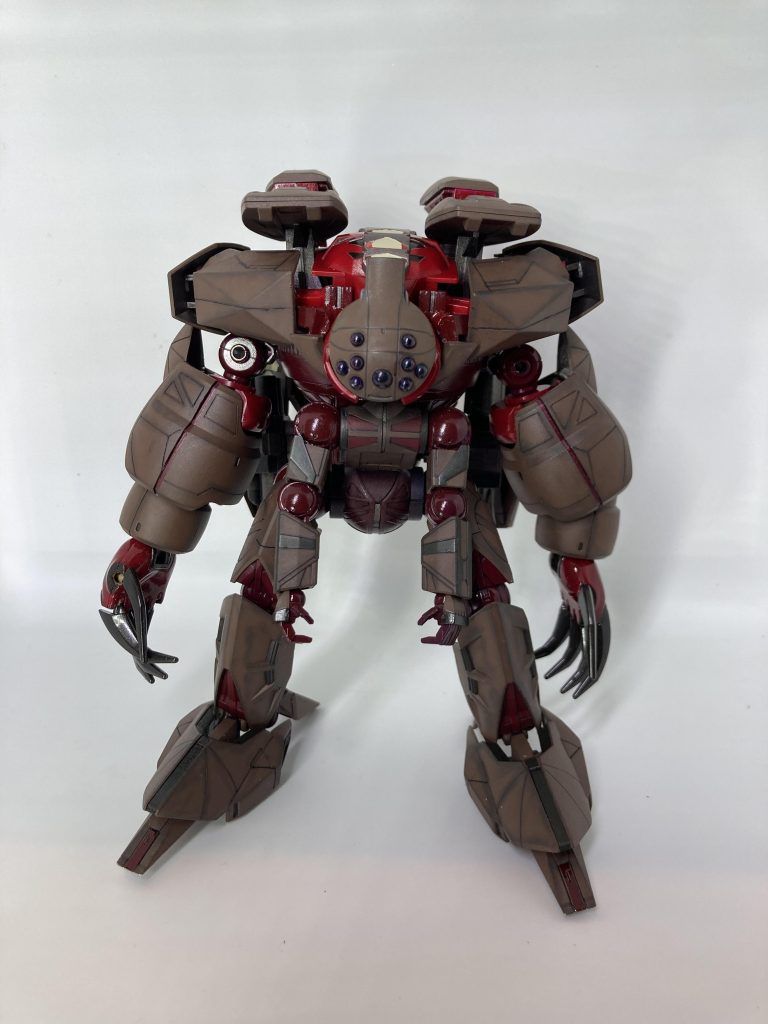 正面、大きい腕はズゴックとゴッグの部品で作りました。