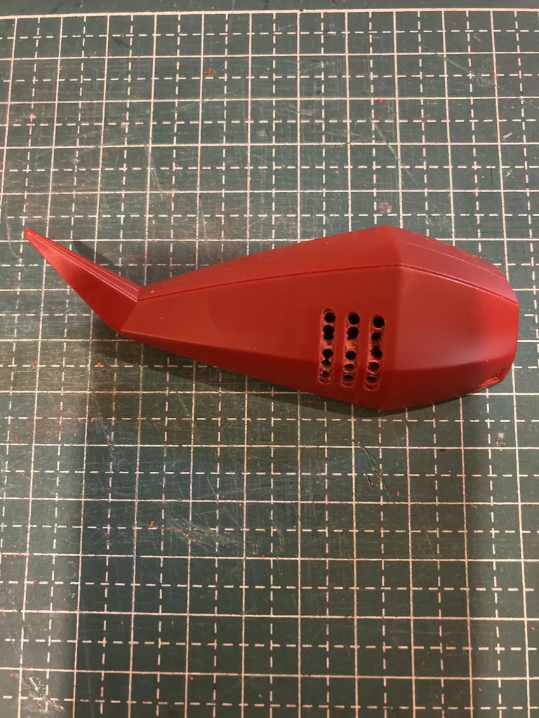 バインダーのスリットをピンバイスで貫通頑張りました。