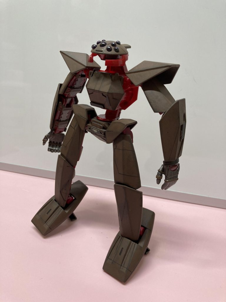 目の部分は最初は釣りのルアー用の目玉をつけましたが、気持ち悪かったので塗りつぶしました。