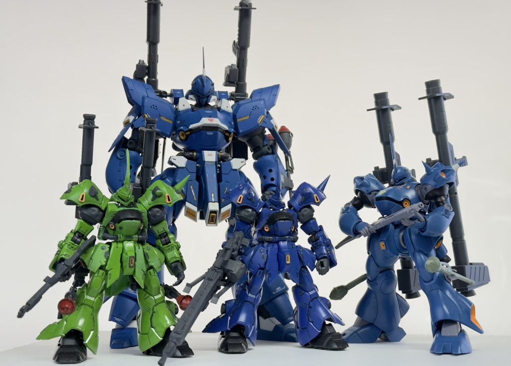 我が家のケンプファーズと。2月にはここにメタルビルドのケンプファーが加わります。こうして見るとROBOT魂のジャイアントバズが本体よりデカくてビックリします。