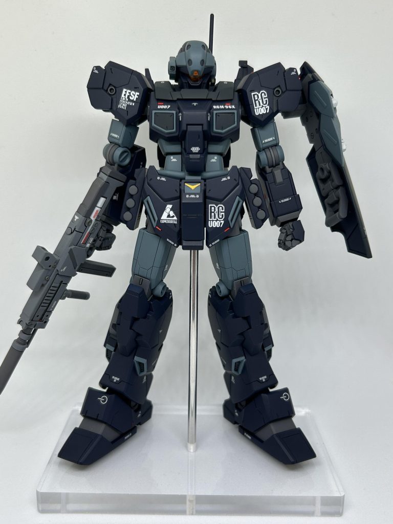 今作から作品と一緒に装飾台を作ることにしました。X(Twitter)でどなたかがポストしていた作り方を参考にしています。材料はダイソーで売っているアクリルスタンプ台(中サイズ)と3φのアルミ棒だけ。超安価にできる割に、ちょっとだけ高級感が増すのでお気に入りです。