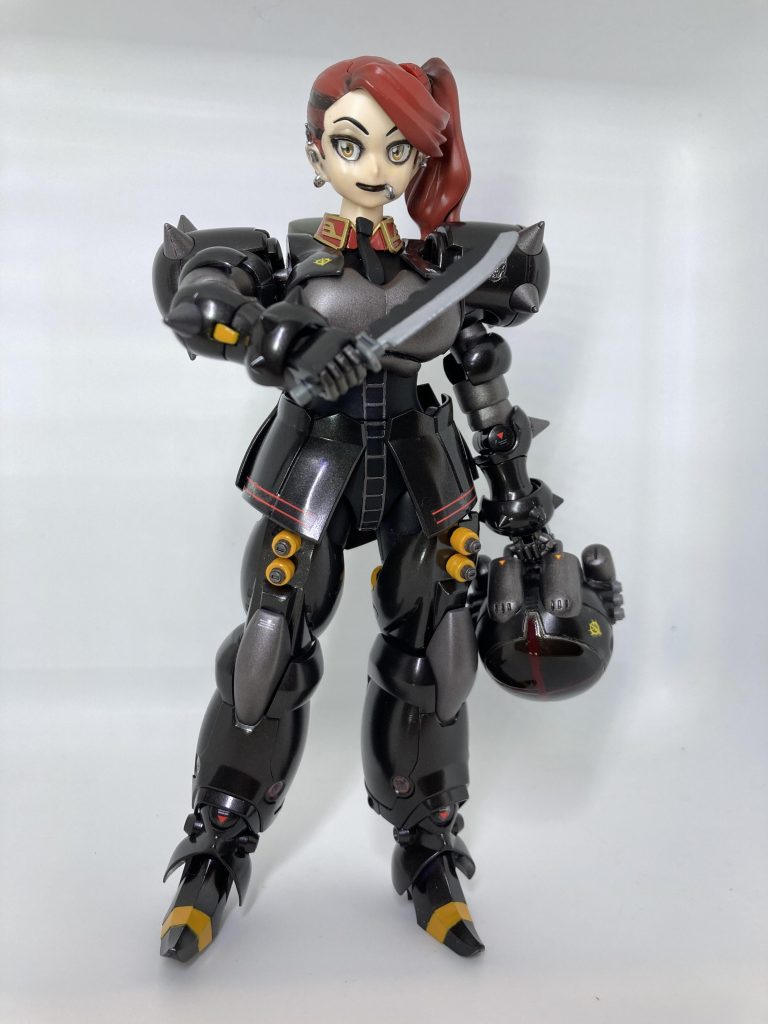 ナイフを構えるギャン子。