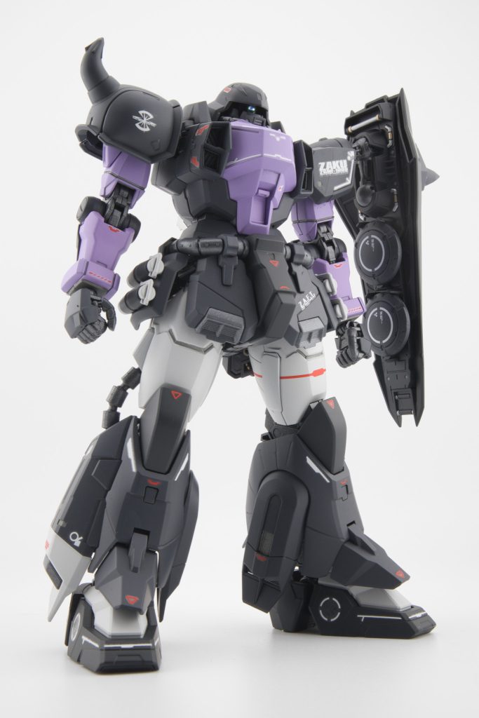 MGなのにビームトマホークをシールドに格納するギミックがオミットされてるのが残念。それ以外はマッシブなアレンジがされててカッコイイ機体だと思いました。