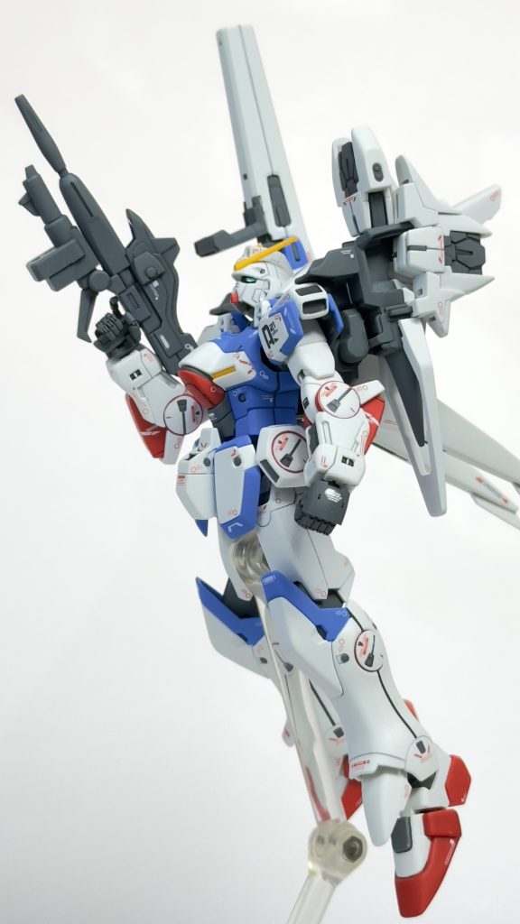 WINNERS FOREVERご覧いただきありがとうございました。今回は手慰みに組み始めたのに、気が付けば追加でパーツを注文したり整形したり、色々今の自分の集大成になって行ったのですが、５年にも渡る雑な放置が祟ったのか、パーツがボロボロ割れたり砕けたり...。特に塗装後に太ももが真っ二つになった時は心が折れて、クリアーコート後にミノフスキー・シールドのユニットが割れた時は本気で泣いちゃいましたが、何とか完成させることができました...。MGVガンダムやV2ガンダムが組みたくなってきました(HGUCはちょっと...)