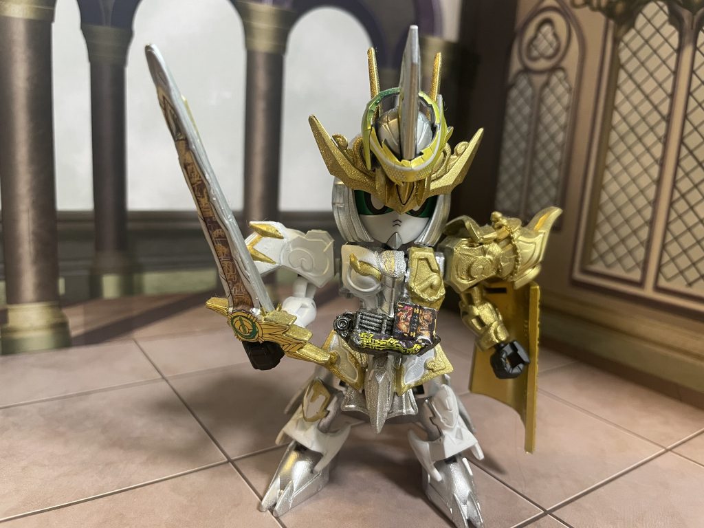 エスパーダストライク。こちらも左右非対称。雷鳴剣黄雷を構えて！