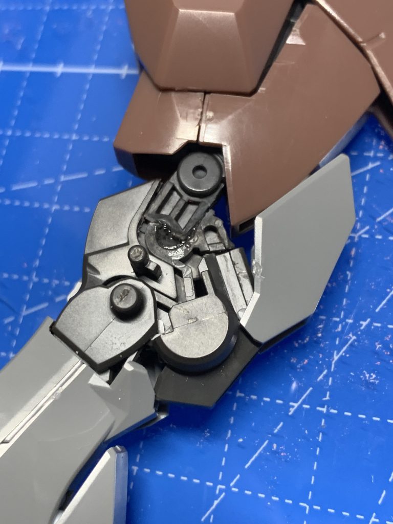 膝関節はガンヴォルヴァとソーンの関節切断して接続してます