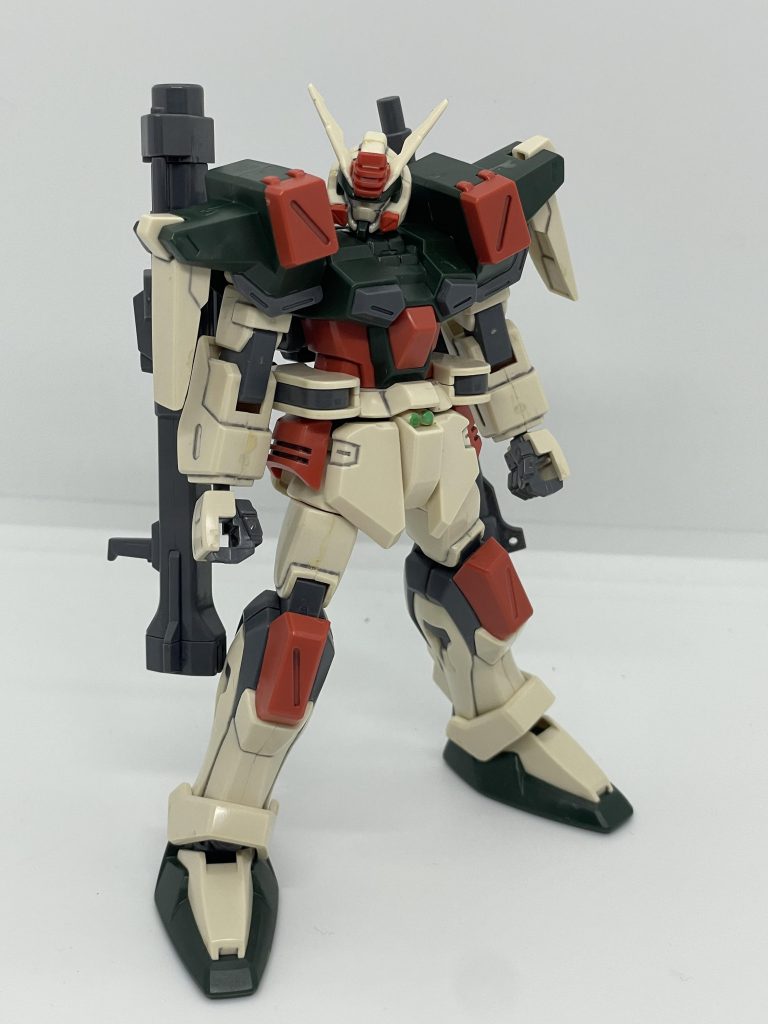 ジャンク品で買った時の姿です。全体的に接着もされていたため、改造するのが少し大変でした。