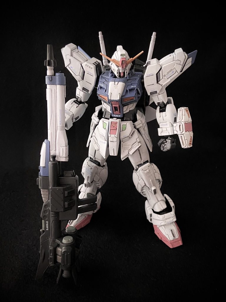 最後のアナハイムガンダムなので、各部形状は過去の時系列のガンダムの新しいキットを参考にしています(νガンダムなど)