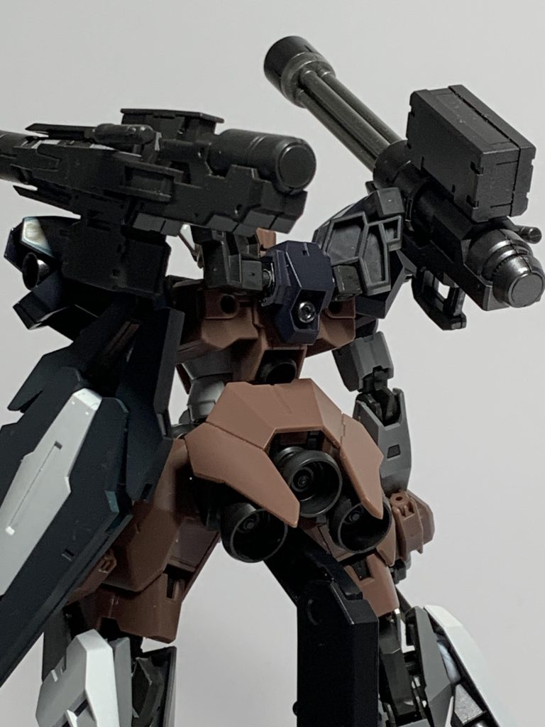 バックパックはガンヴォルヴァのバックパックをベースにソーンのジョイントを2つ使用ソーンのジョイントはキットに一つしかないのでここで2つ必要になります