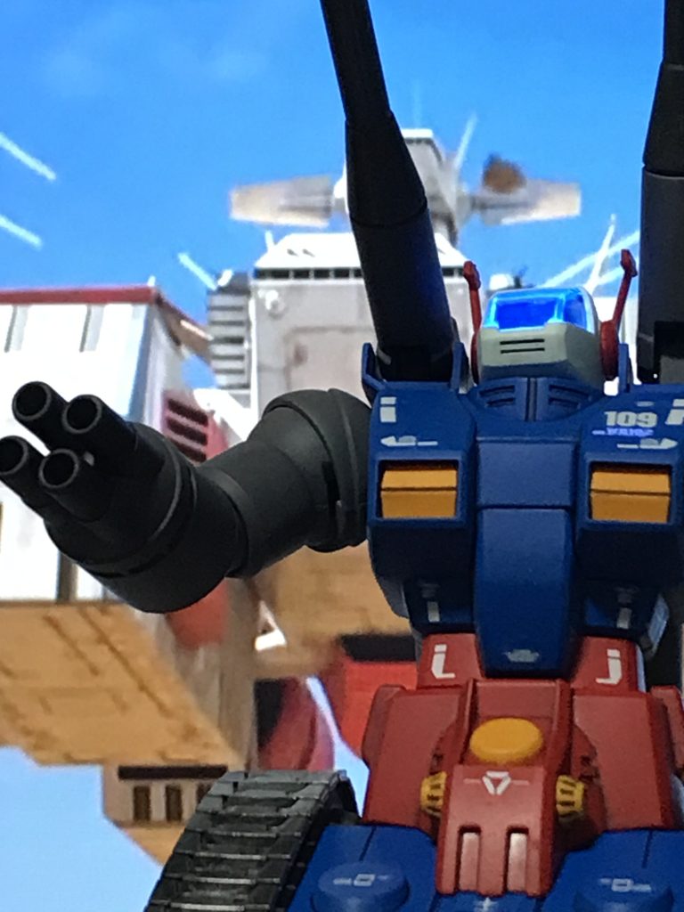 普段ウェザリングはやらないのですが、キャタピラに金属感が欲しかったので、シルバーでドライブラシを施しました。