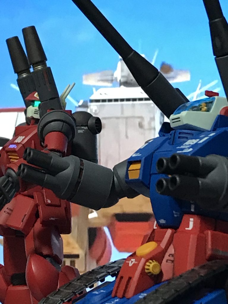 ガルマとの地上戦で、ガンタンクと共にガンダムの援護