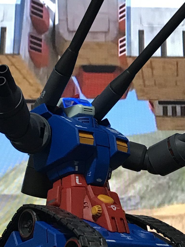 コクピットは蛍光クリアーを吹いて淡く発光するように塗装。ハヤトも塗装しました。