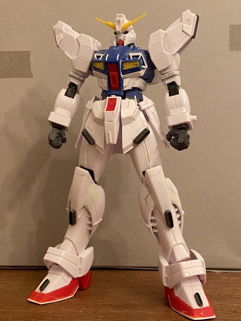 スジボリやディテールを追加したところです。