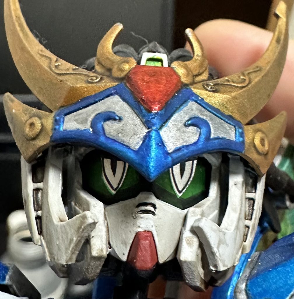 額当てで隠れてしまってますが目は塗装、瞳は趙雲ガンダムのシールから切って貼ってしてます。殺気立ってる感じがあって割と好き