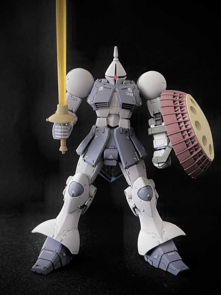 主な改修点は①頭部下半分の丈詰め②首位置を下方へ移設③胸部の幅増し④肩と胸部の接続位置を外側に移設⑤腹部幅増し⑥スカート延長⑦ふくらはぎ幅増し です。これらの工作で、スマートな印象から猛々しい印象に変える事を狙いました。