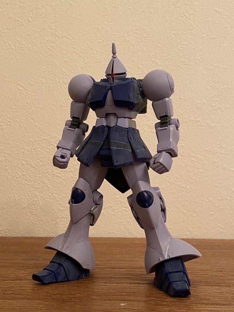 所々色の違うところが延長箇所です。幅増しにはランナータグを使っています。モノアイは百均の手芸用品コーナーで売られているジュエルっぽいシールを使っています。