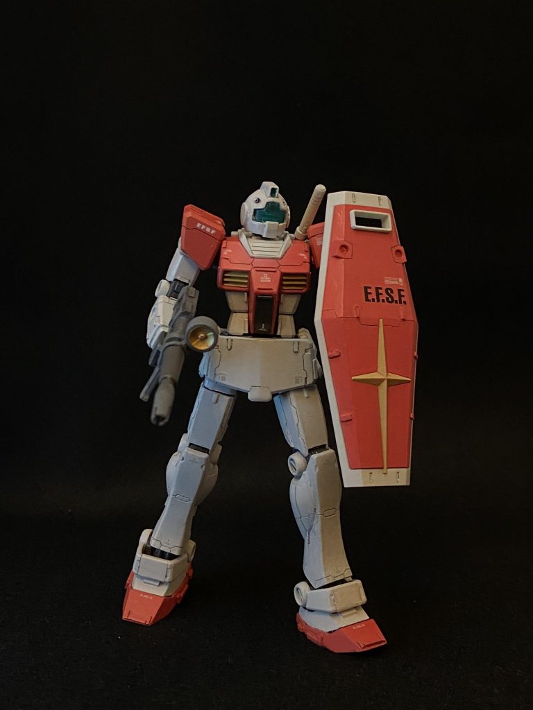 ジャブロー本部に敵機侵入の報を受け、迎撃に向かうジャブロー配備機。珍しくビームライフルの装備が確認できる。