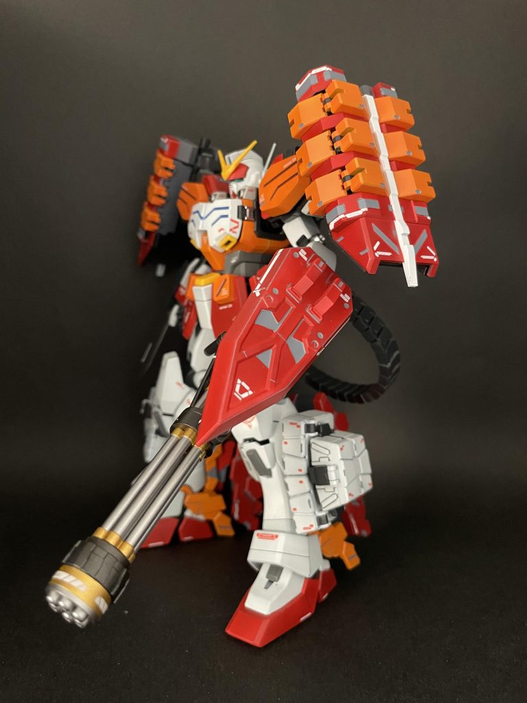 肩の追加装甲、盾、ガトリングの塗り分けは苦労しました…近くで見ると粗い部分がありますが、遠目で見ればそれなりにまとまってるんじゃなかろうか🤔特盾の塗り分けは気に入っています😆