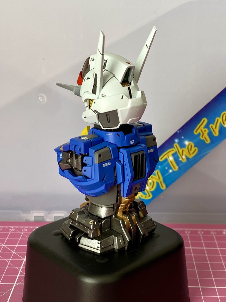 背中にルミナスユニットの穴を塞ぐパーツを追加しましたので写真追加します。