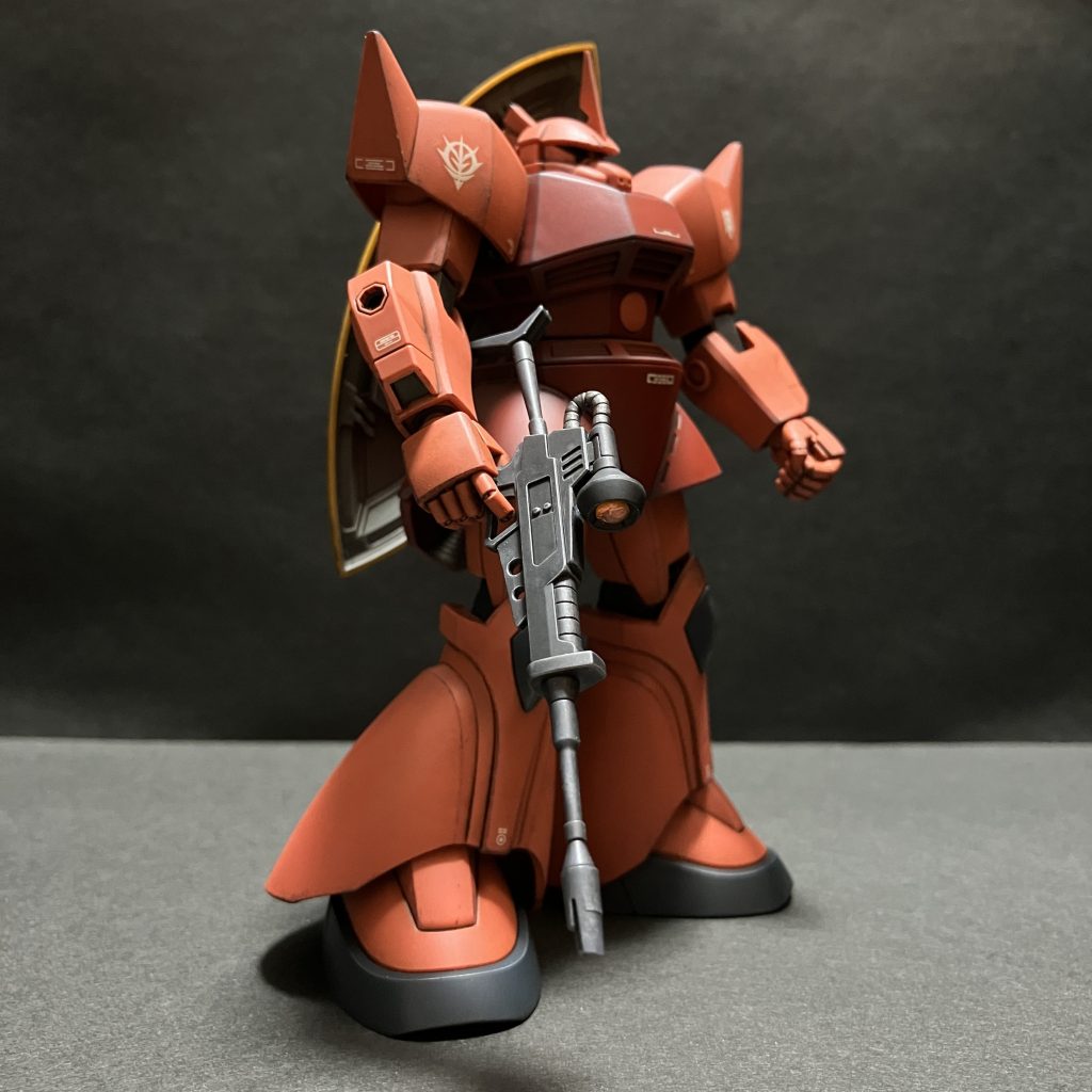 胴体部、肩と腰。腕部、肩関節と肩アーマーと前腕。足部、膝関節。それぞれ合せ目消し。太腿横と脹脛?スカート??は段落ち処理。