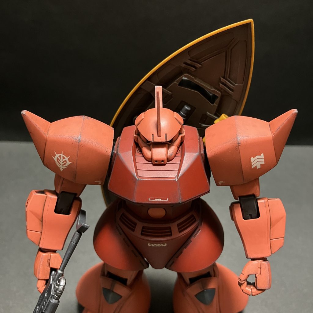 各々パーツが大きめなので、今回はウェザリングカラーをはじめて使いました。リアルタッチマーカーみたいに乾燥時間に追われることがなく扱いやすい印象。色の濃淡も薄め液で調整できるし。ただ...十分に気を付けていたつもりが、3か所ほどパーツ割れ起こしてました。テンション掛かってる所は要注意やな。