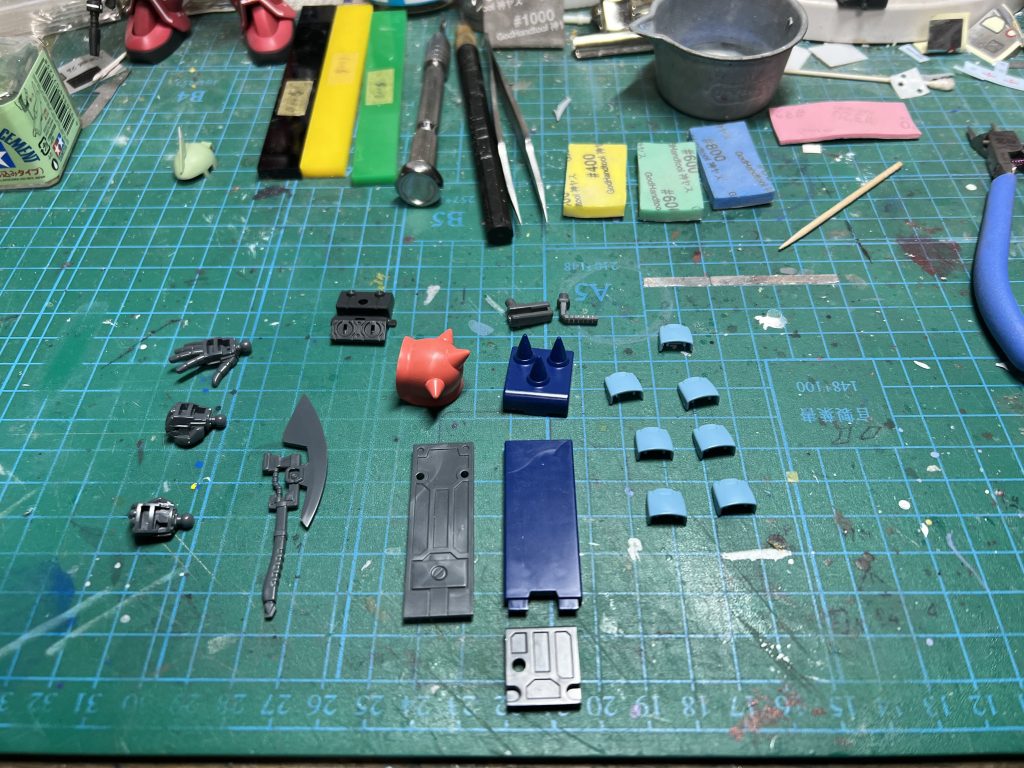 使用したパーツ類 手の甲のパーツはディテールのあるグフカスタムから拝借 