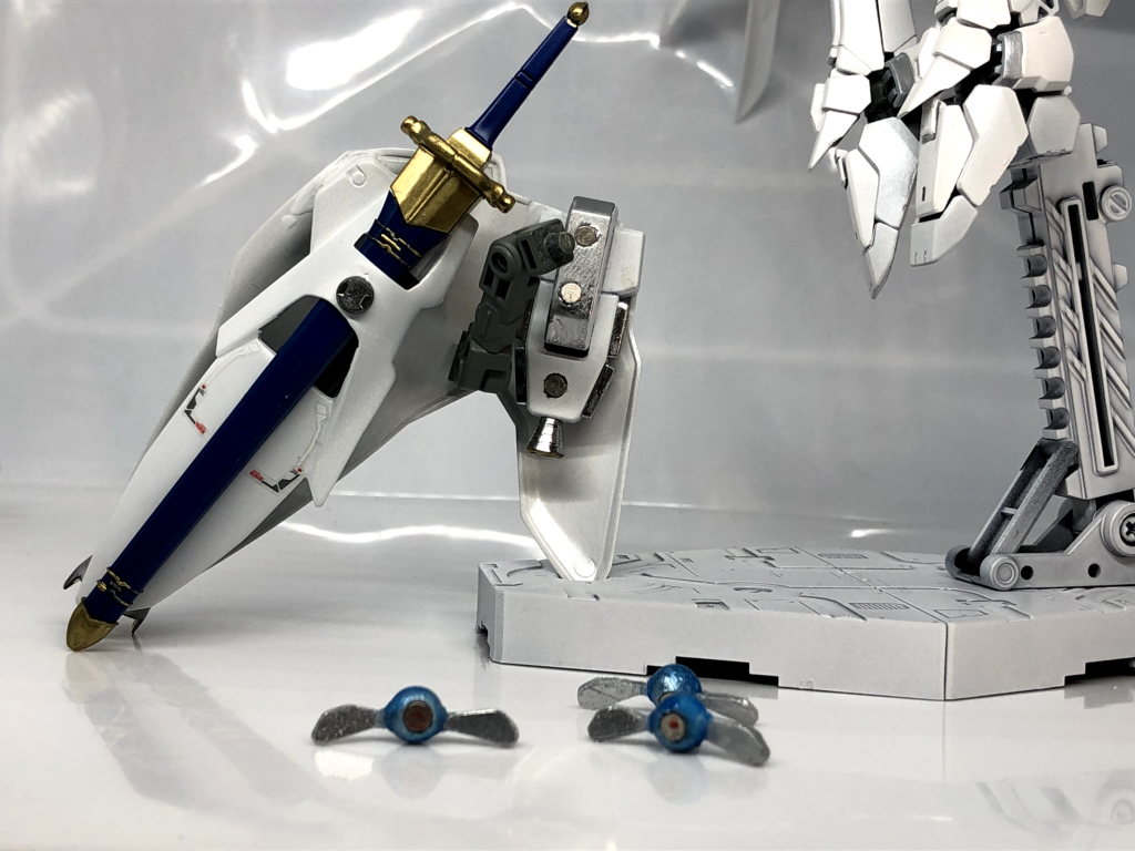 妖精型ビットはプラ棒ぶっ刺しスタイルからマグネットでの格納へ変更、専用のラックをスカート内に増設しました!