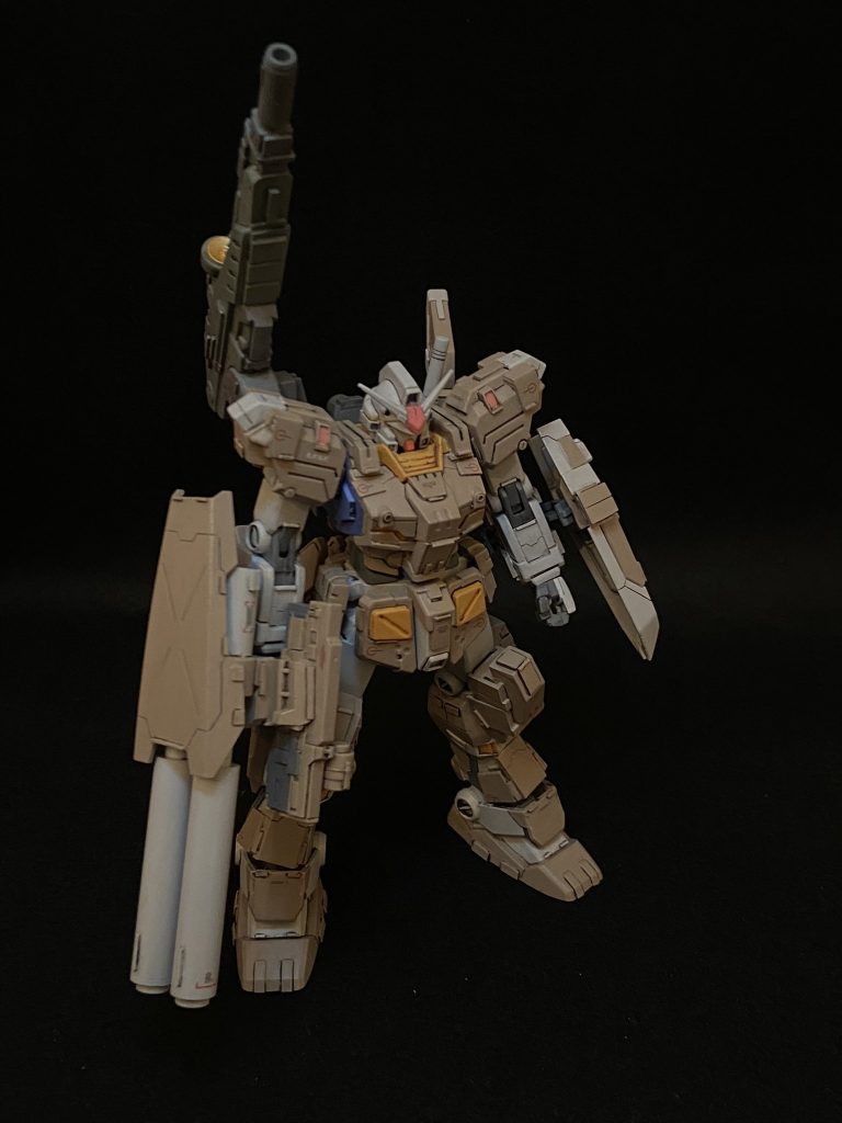 昔見たソロモンエクスプレスのFAガンダムの増加装甲の色をなぜか褐色で記憶しており、その記憶をオマージュしたカラーリングです。…でも、どうやら本当はグレーだった様ですね。まあ、これはこれでリアル兵器感があって良いのではないかと…笑1/24修正…ソロモンエクスプレスではなく、センチネル0079を見た記憶でした。