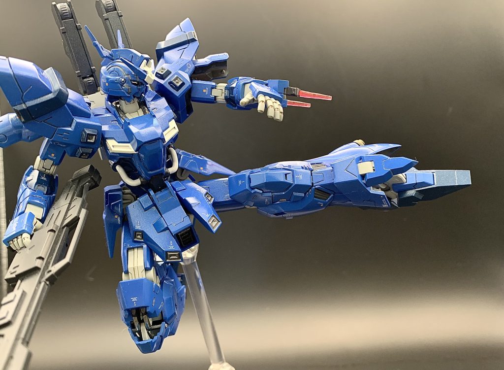 トンファーキィーック写真だと見えづらいのですが、蒼部分はパール塗料を混ぜてます。キラキラ反射して水面のようになったと自己満足😤